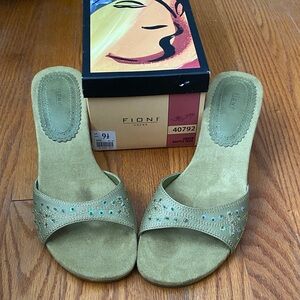 FIONI Dress Green Kastle Sandals